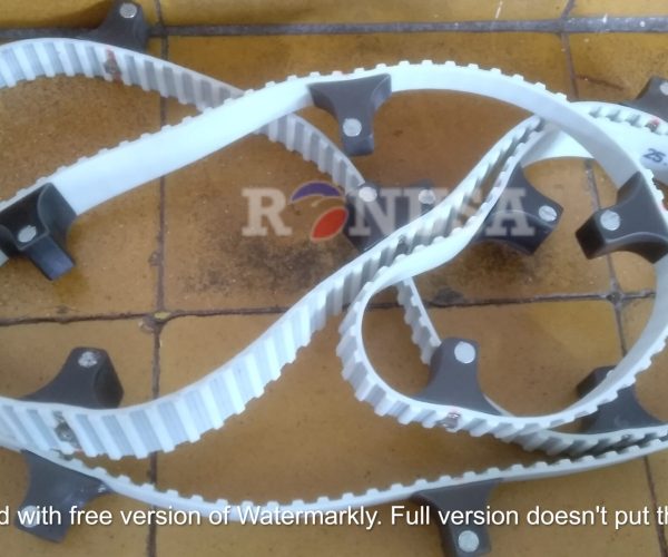 belt with cleats